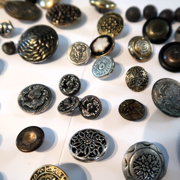Large Old Button Collection Some Military Style Buttons Some Vintage Variety - Picture 3 of 16
